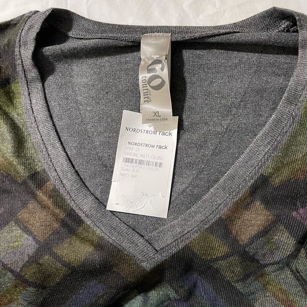 Go Couture Printed V-Neck Sweater Size Large - Picture 3 of 9